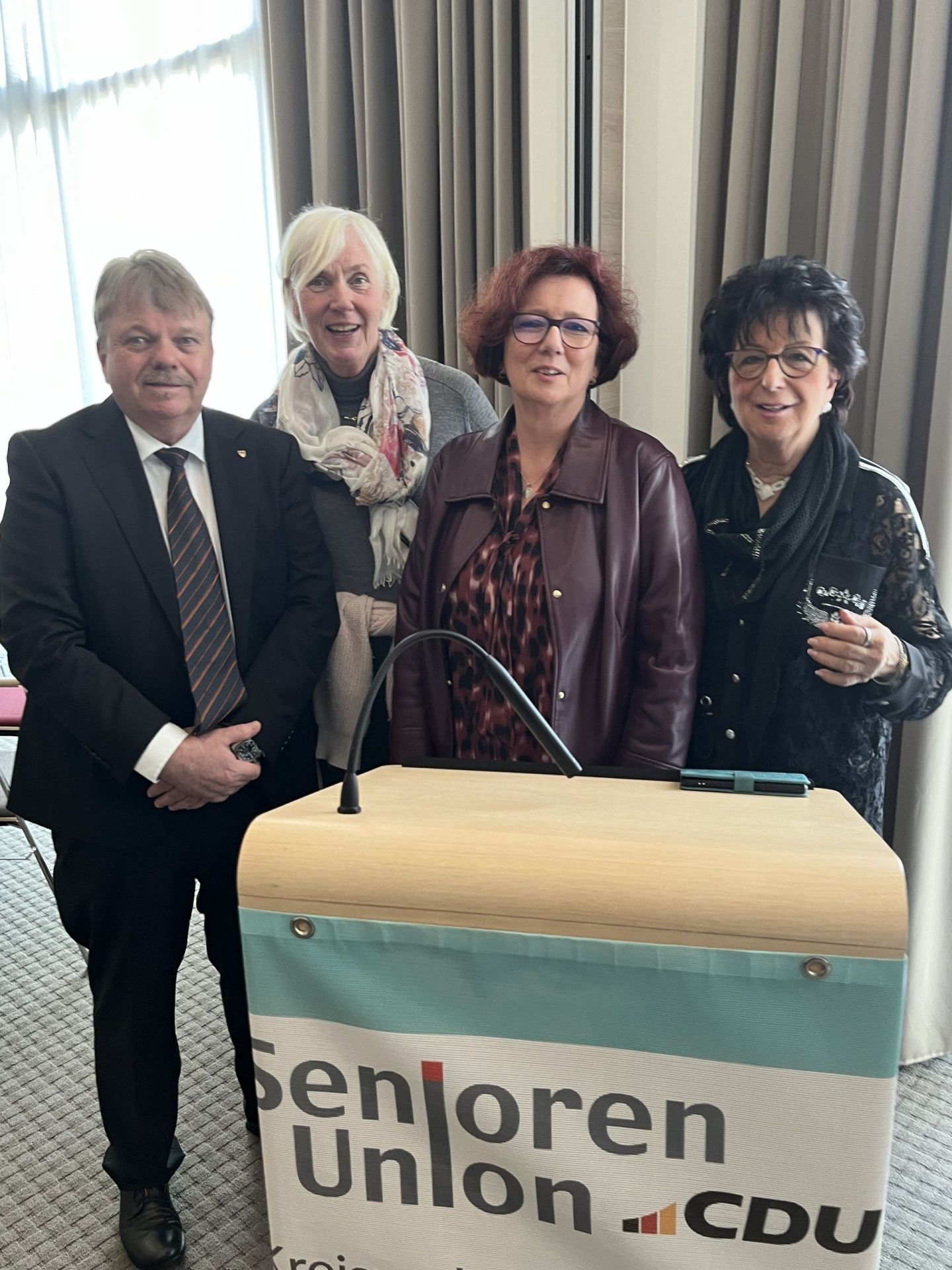 v.l.n.r.: Martin Schumacher, Dr. Anette Bunse, Sylvia Linn, Gertrud Bettges 